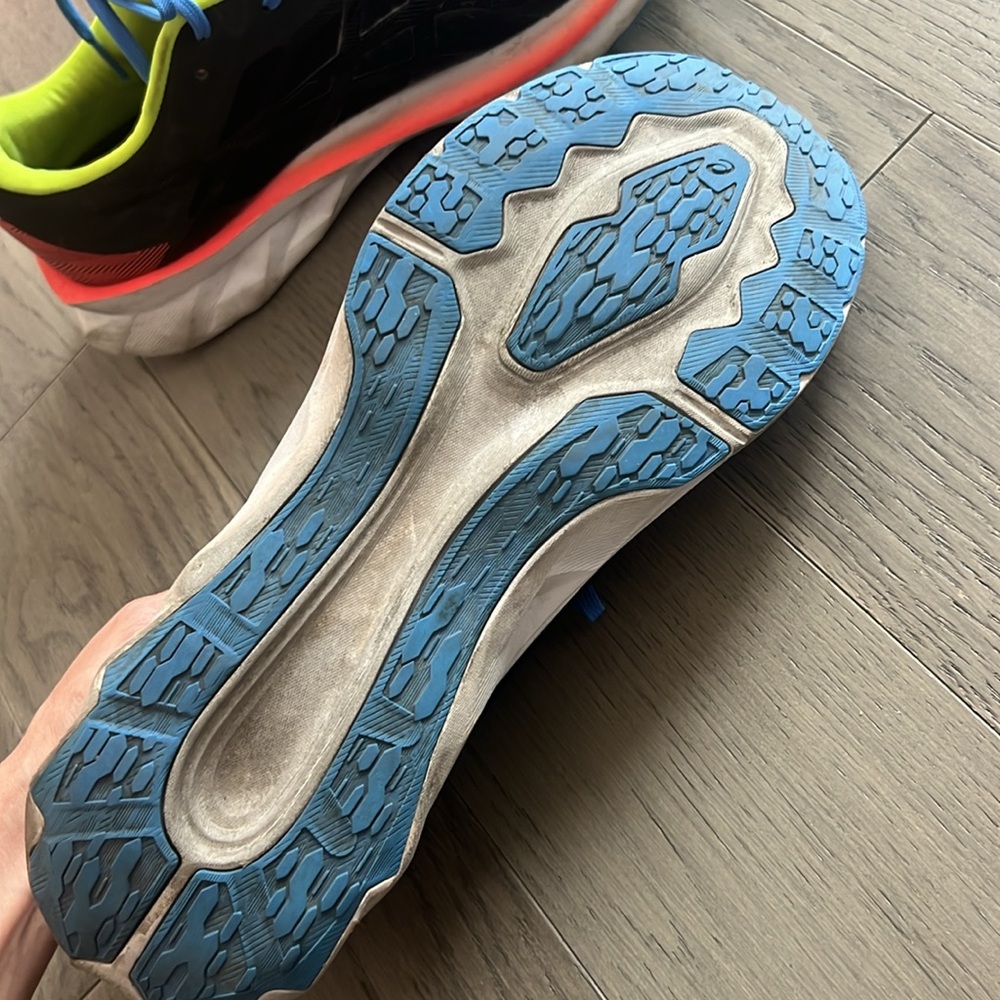 Men’s 11 ASICS tennis shoes - Picture 4 of 4